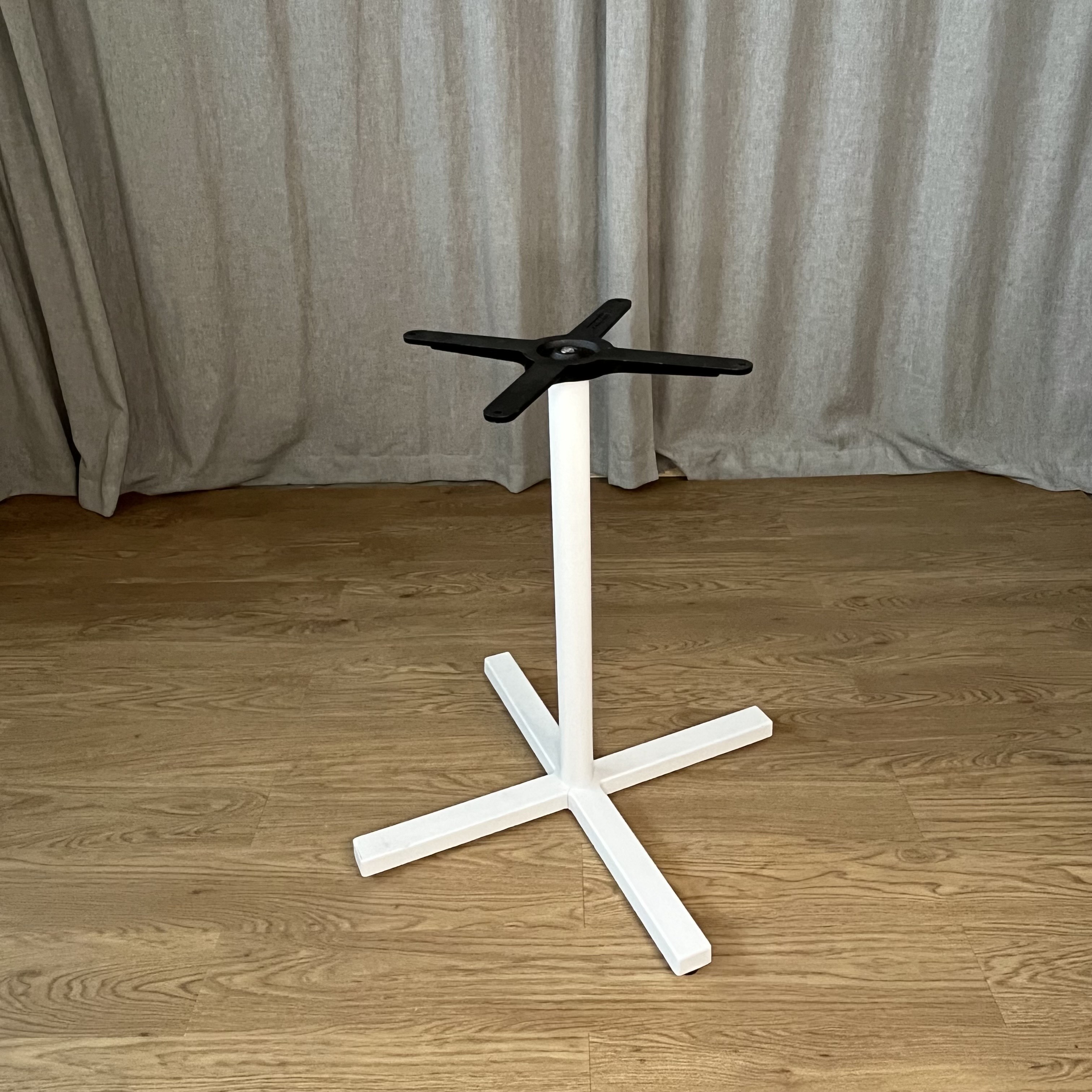 Pedrali Bold 4752 pöydänjalka, valkoinen