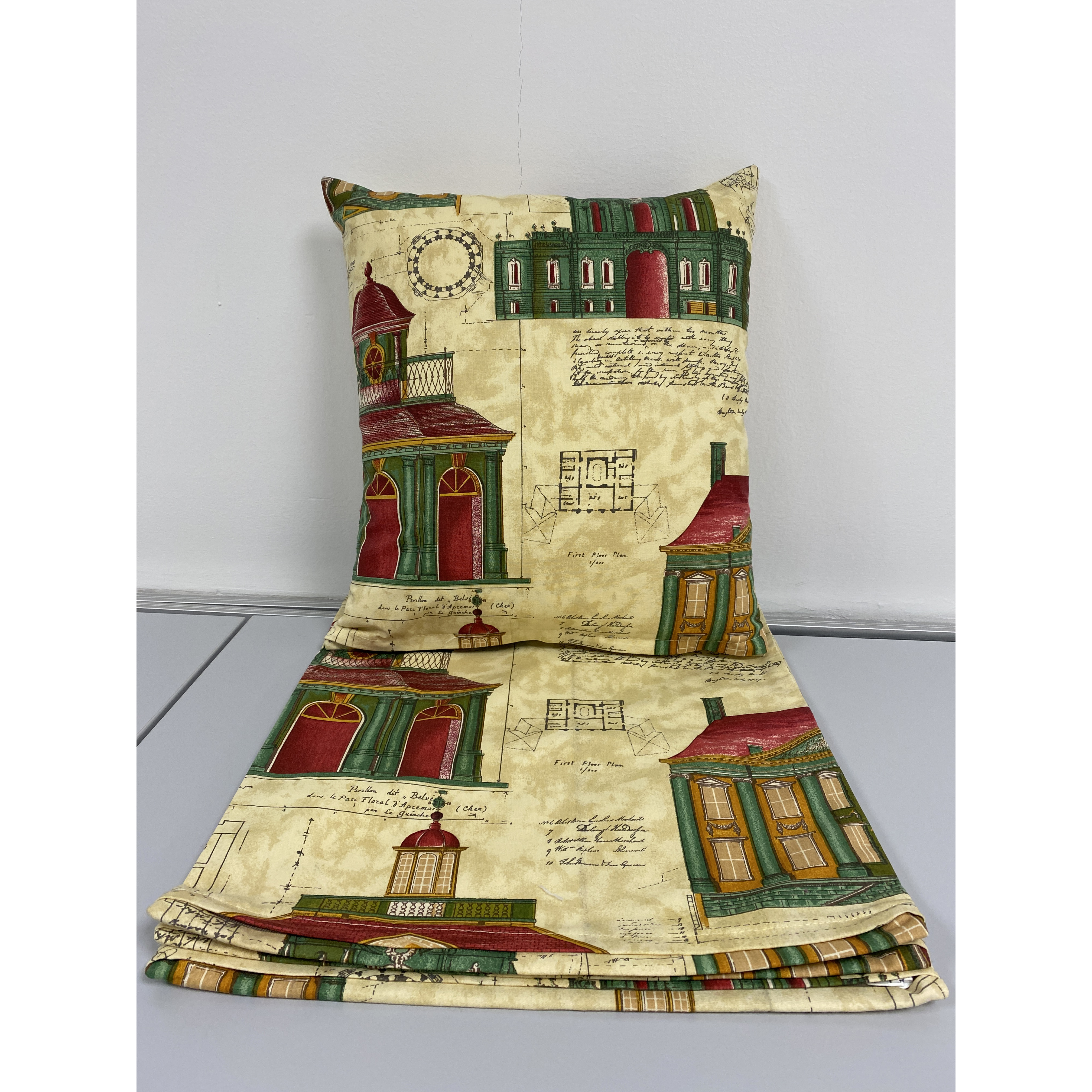 Kirkasvärinen kuvioitu tyynynpäällinen puuvillaa