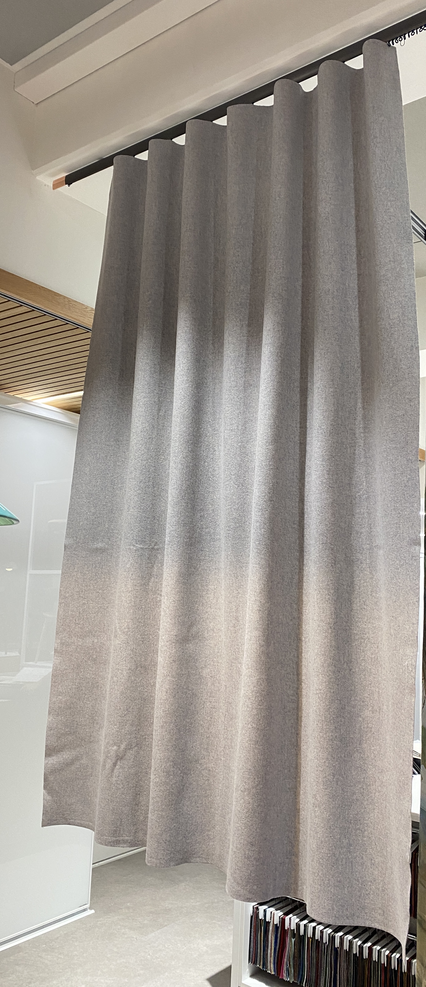 Kvadrat Divina MD -villaverho, harmaa