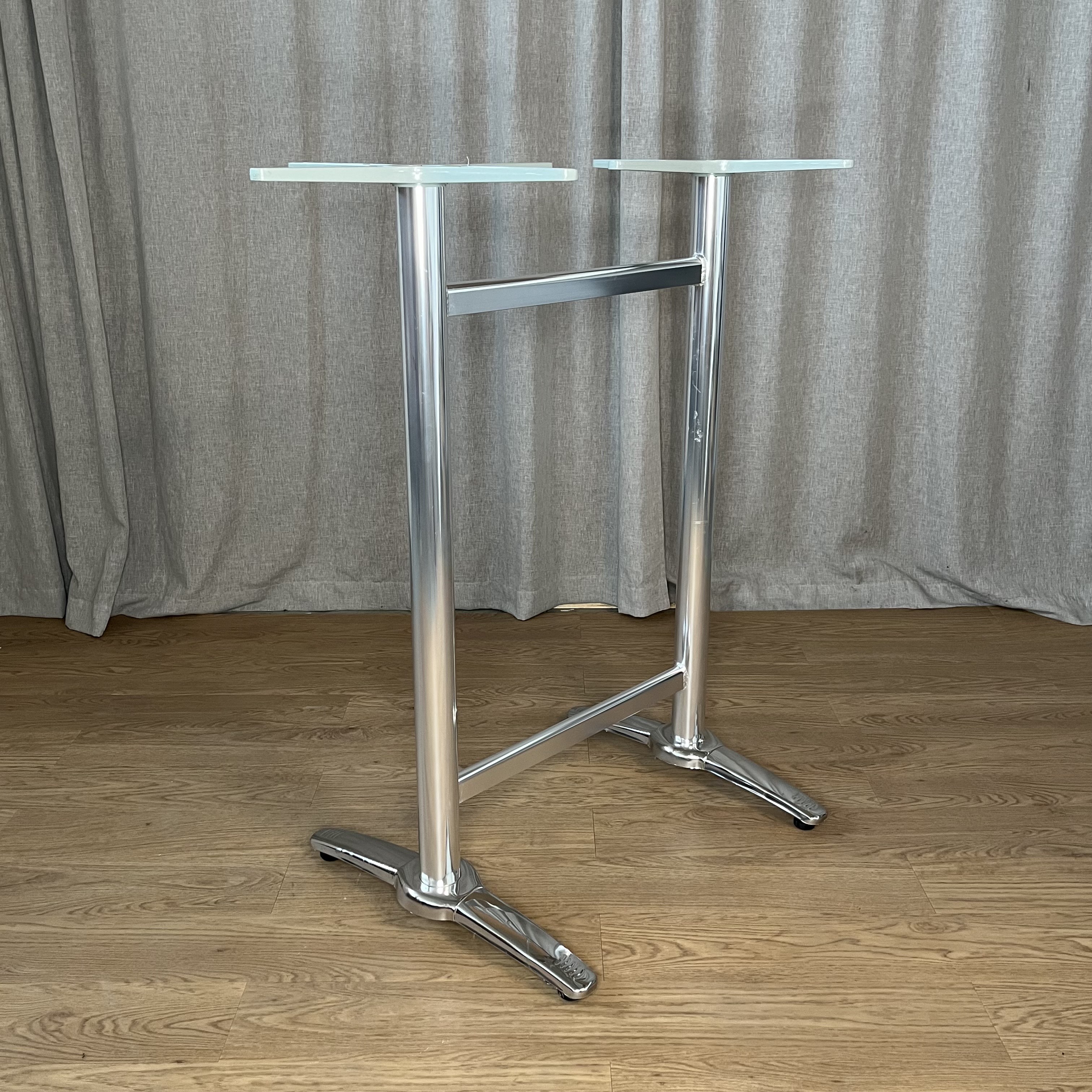 Parijalka pystypöydälle, kromi