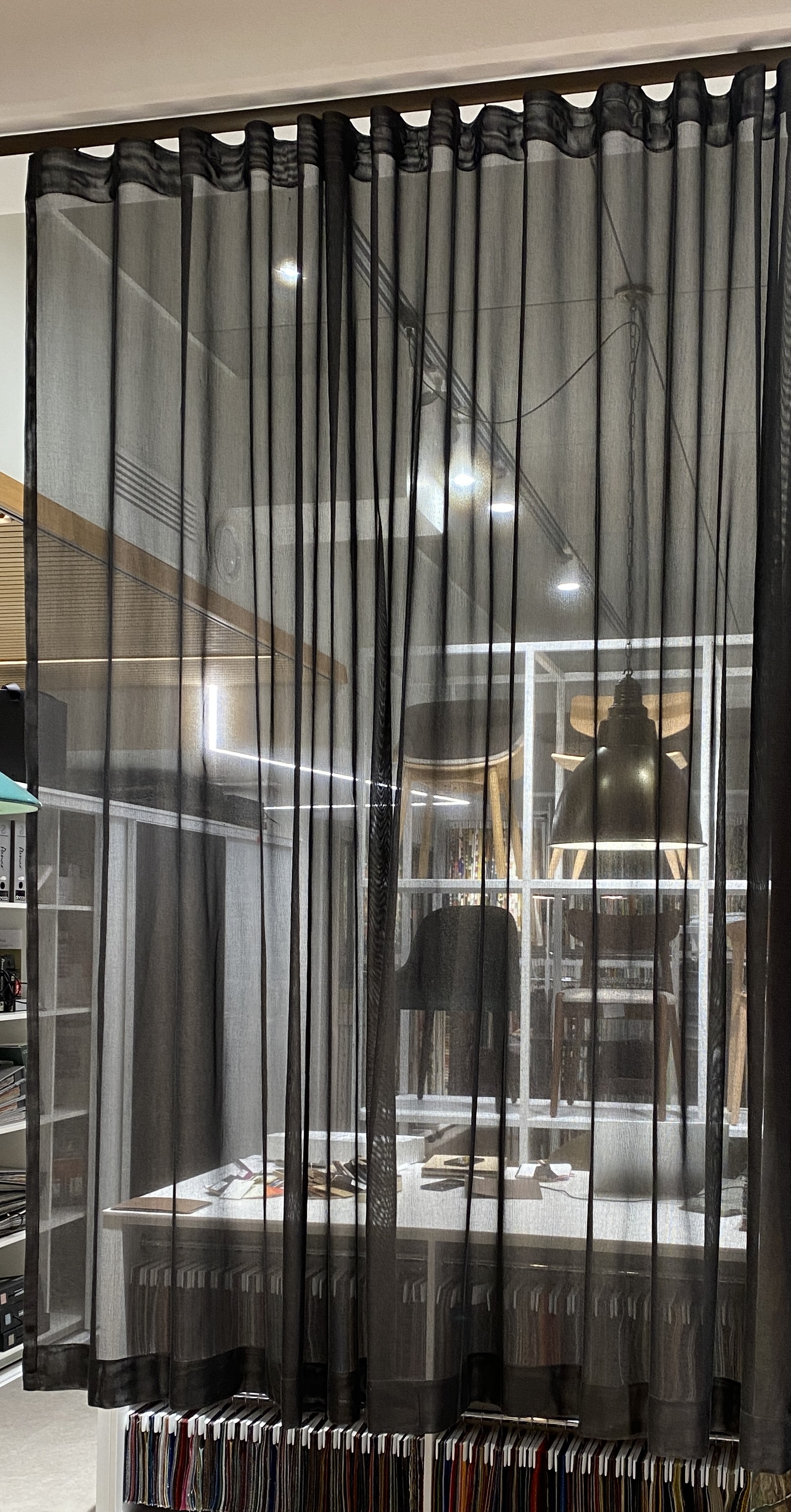 FR-One valoverho musta, tuplaleveä