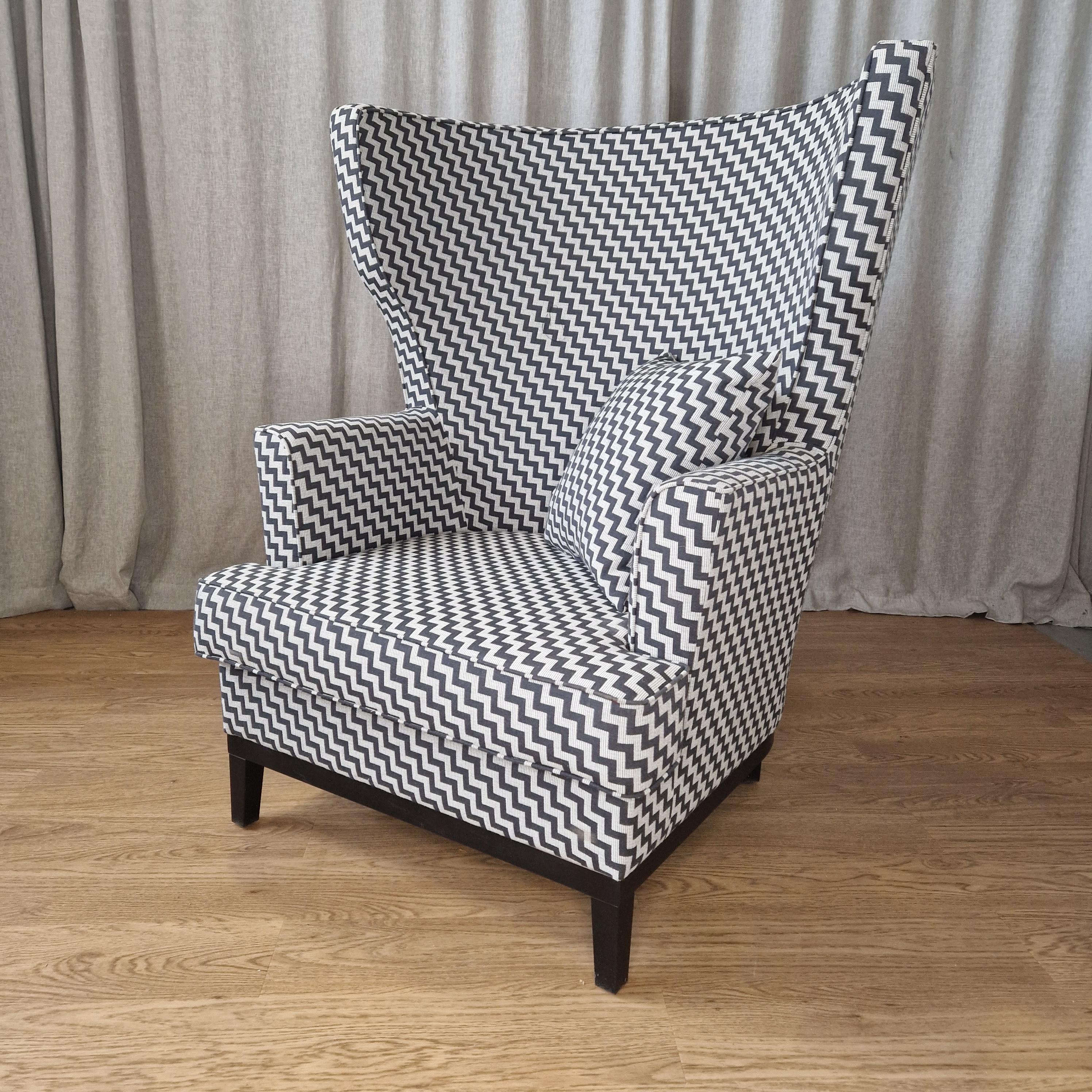 Dallas nojatuoli, mustavalkoinen