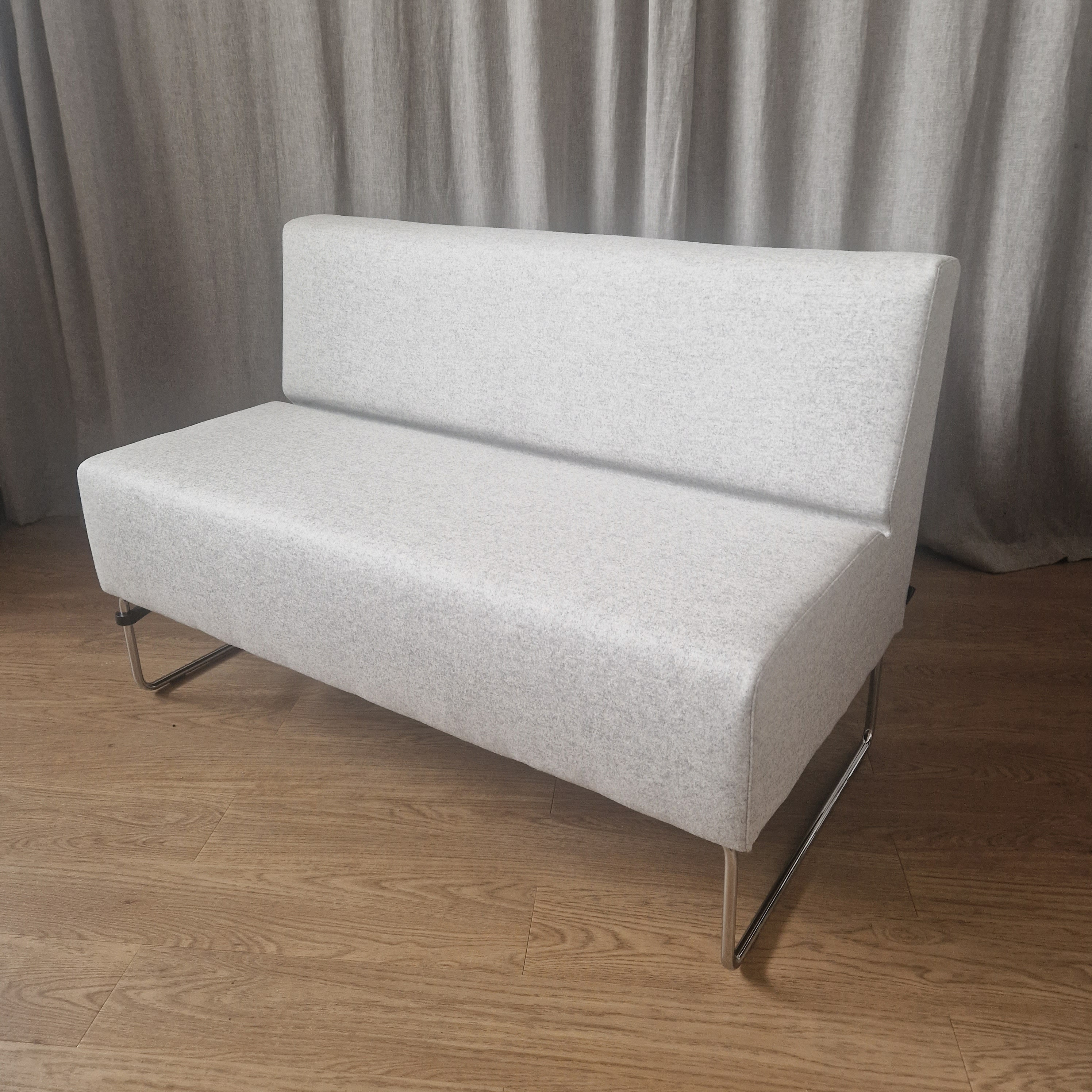 Pedrali Host-sohva, vaaleanharmaa