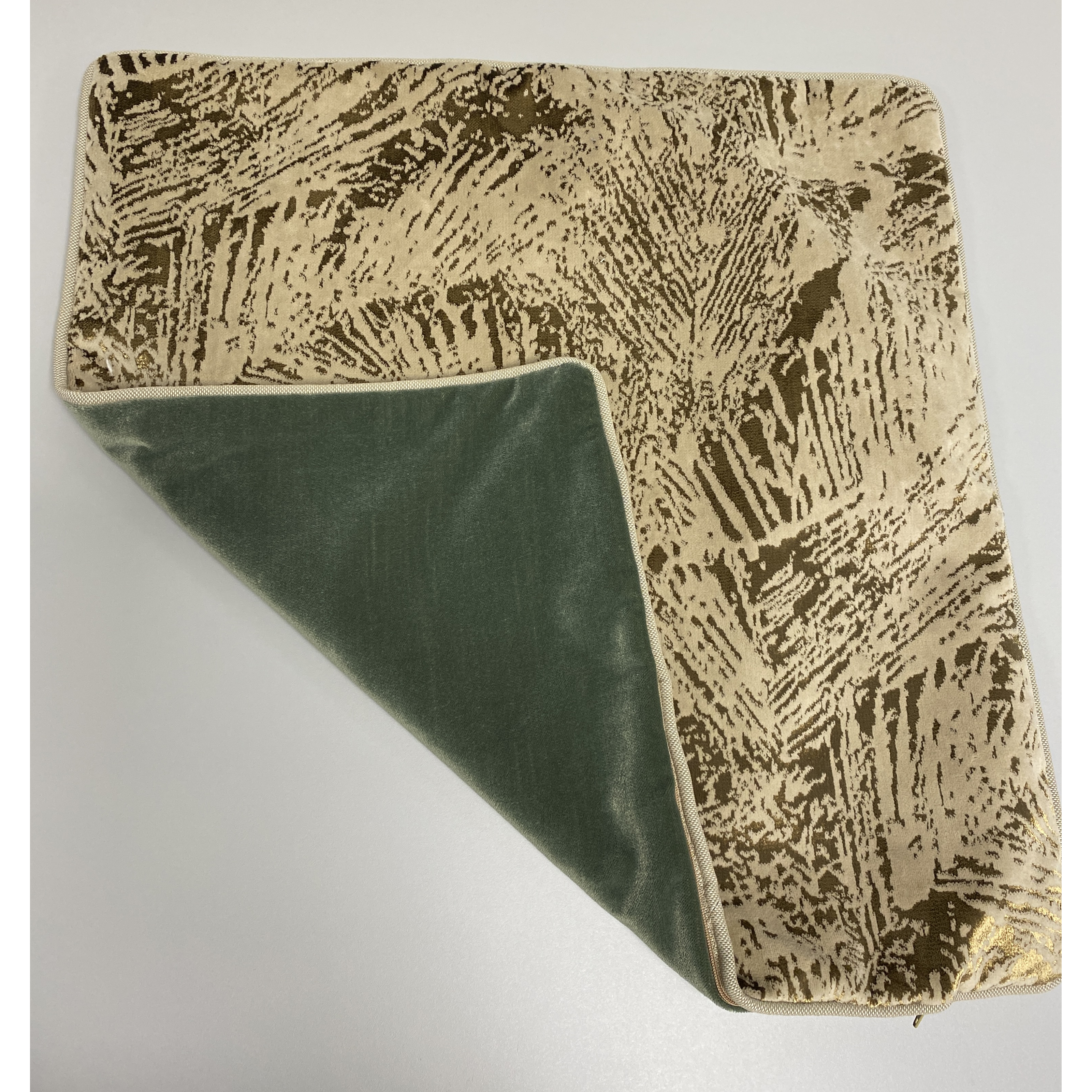 Kaksipuolinen tyynynpäällinen samettia, Panaz Folia/Enchant