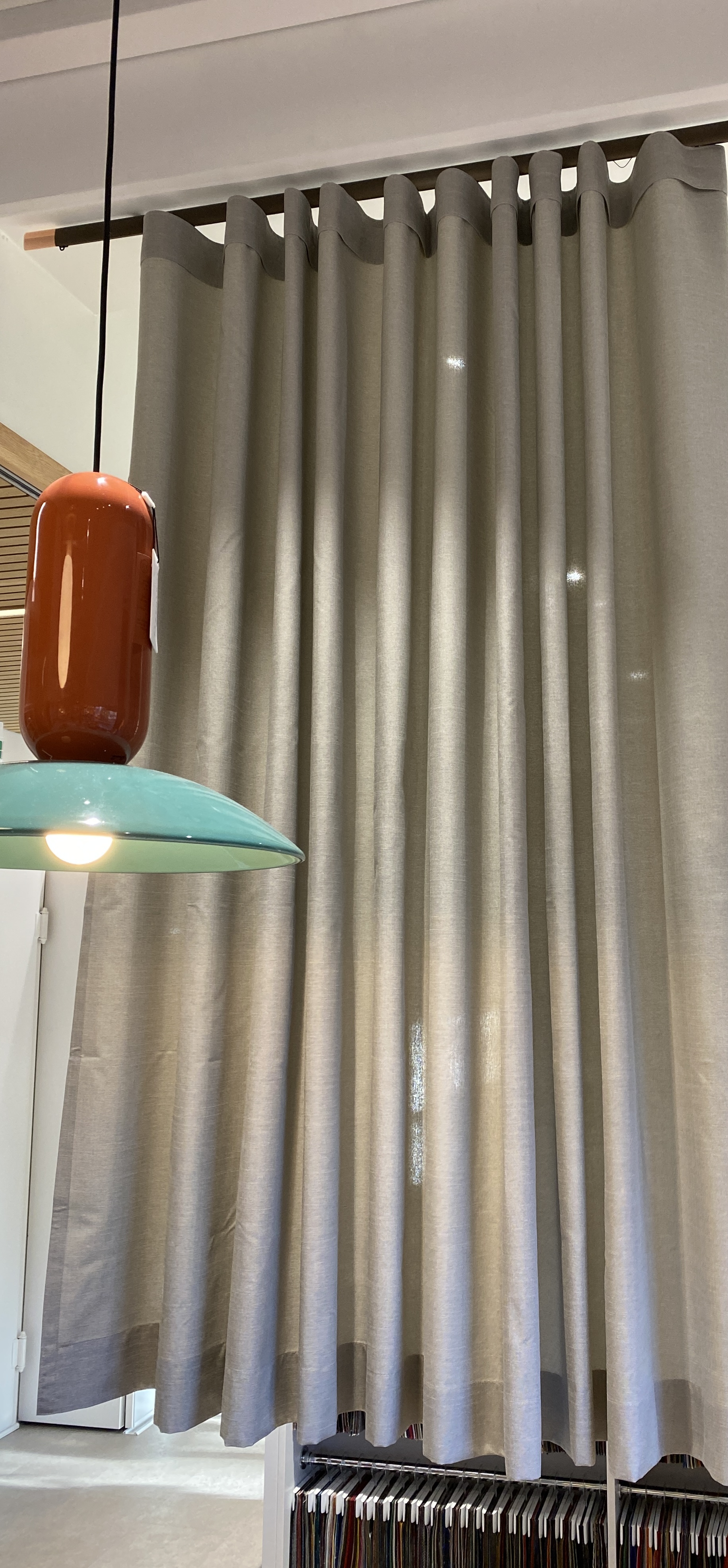 Kvadrat Casa-verho, harmaanruskea, tuplaleveä