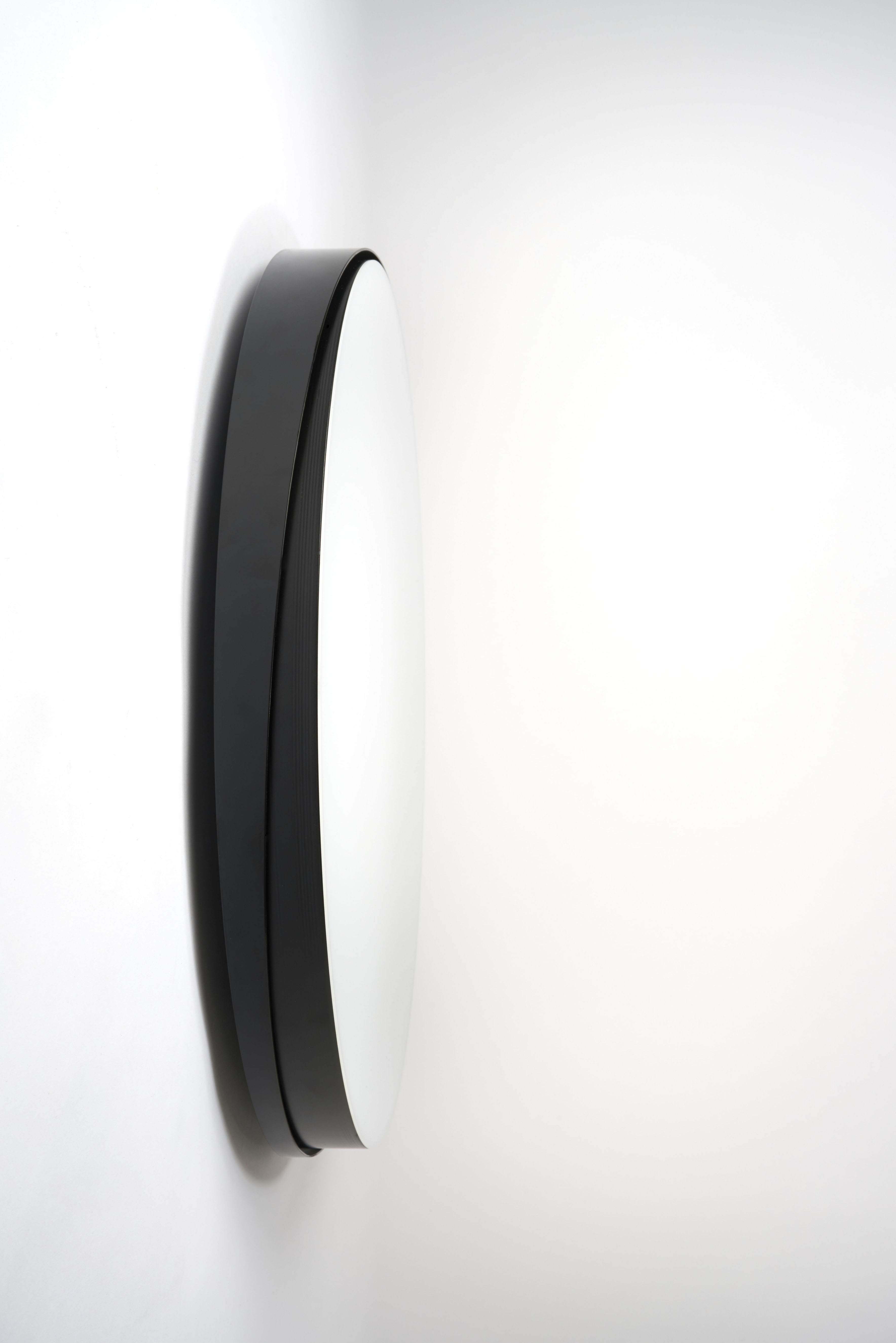 Loola seinävalaisin