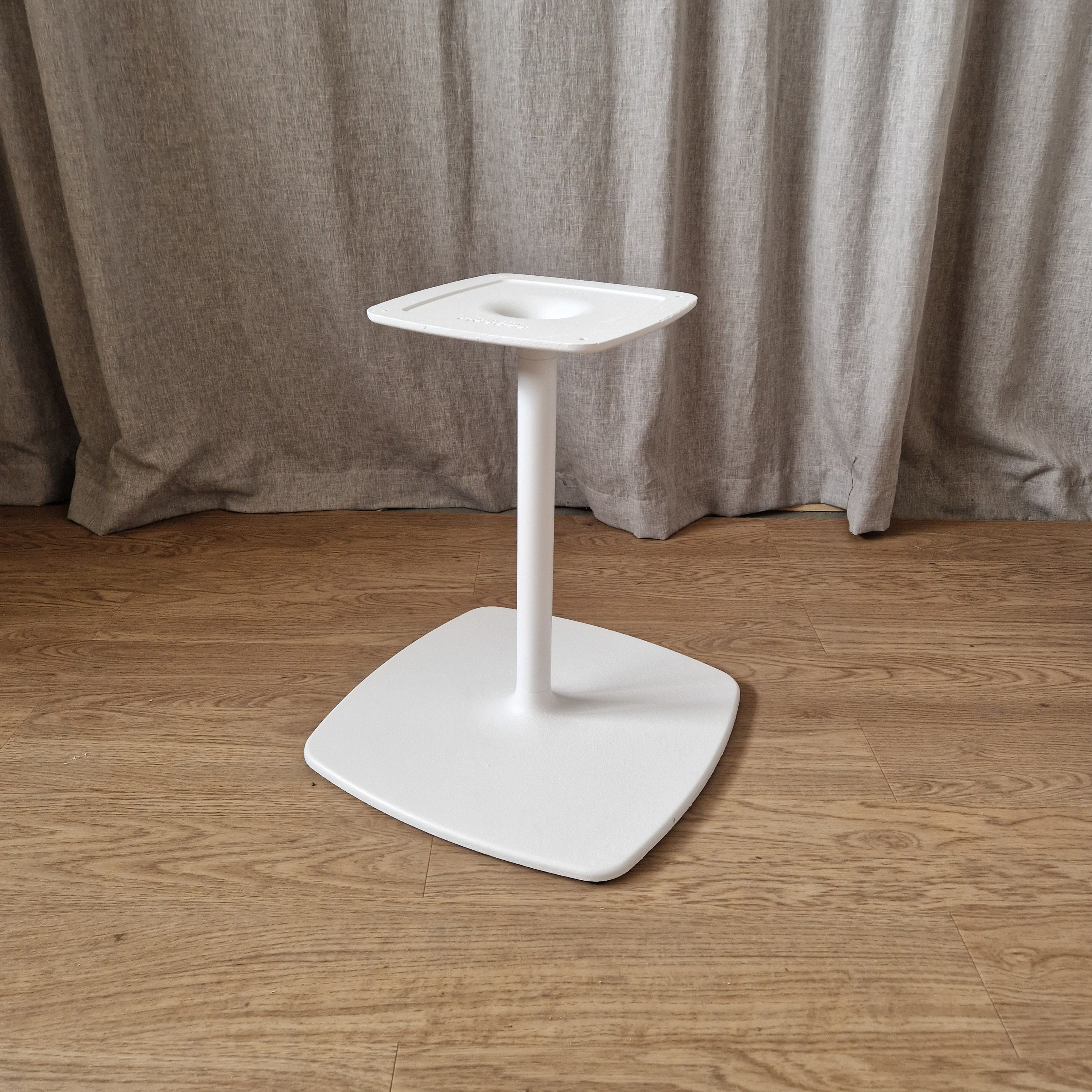 Pedrali Stylus pöydänjalka, valkoinen